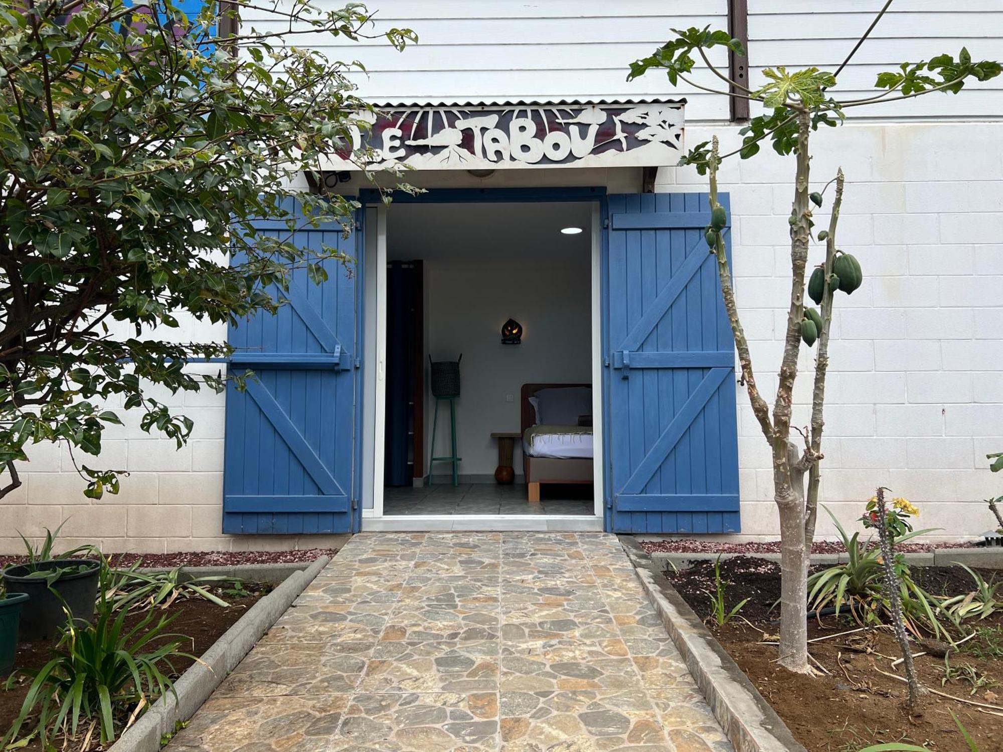 La Tanguiere - Studios 3 Etoiles 圣勒 外观 照片